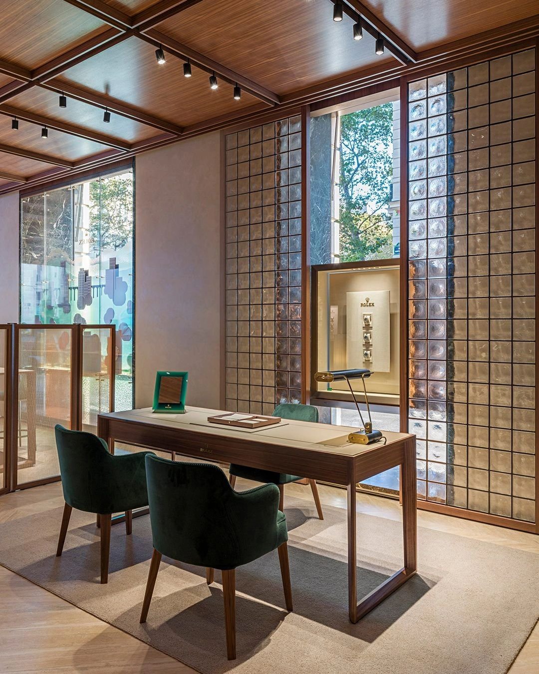 Bucherer-Rolex-Paris-displays