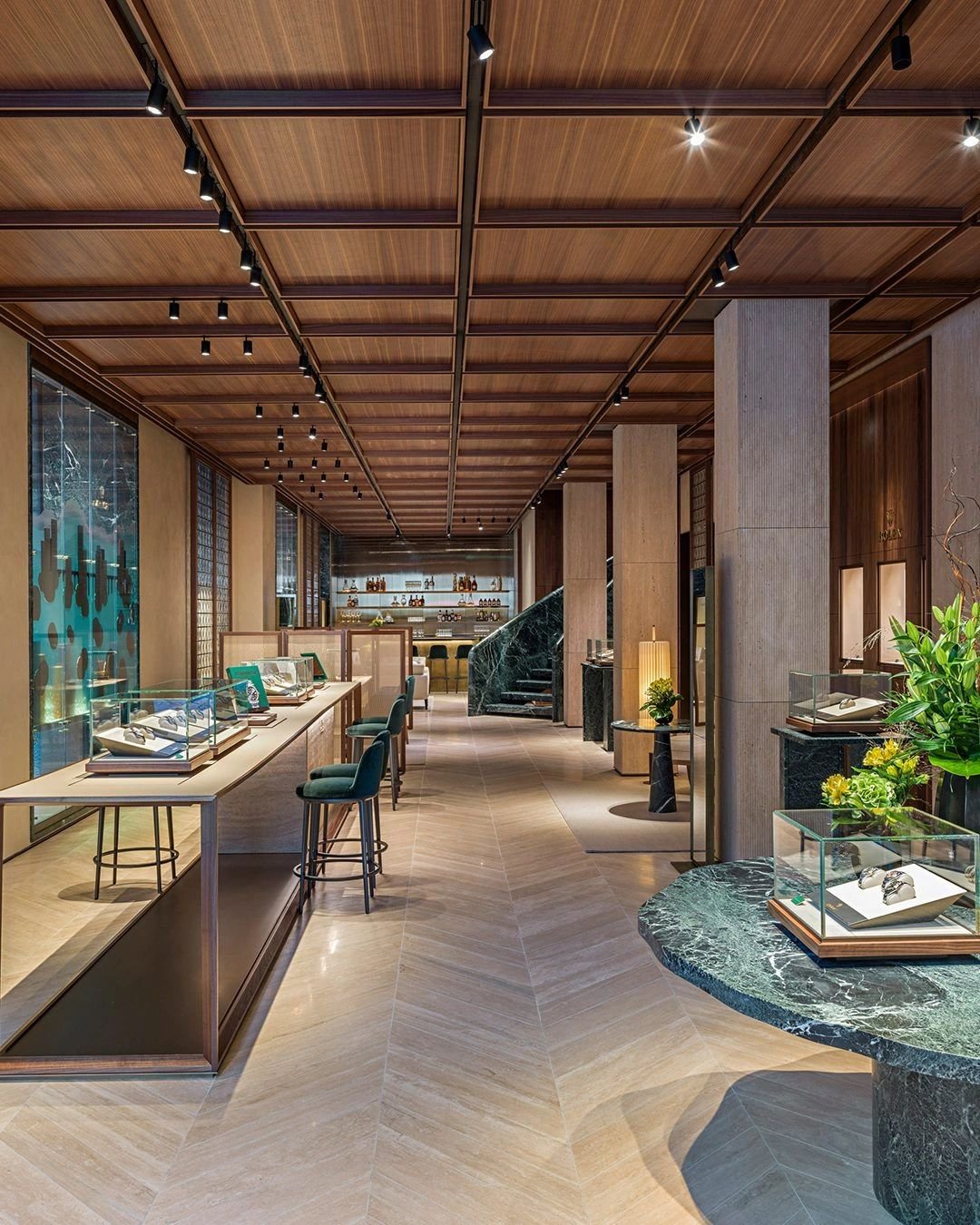 Bucherer-Rolex-Paris-retail-floor